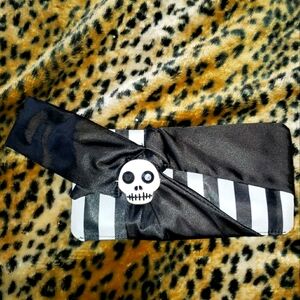 VINTAGE STRIPED SKULL SATIN WRISTLET CLUTCH TOO FAST HOT TOPIC GOTH PUNK Gem